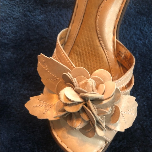 Creme Heels - Picture 2 of 3